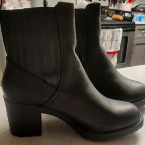 Chase & Chloe Black Booties